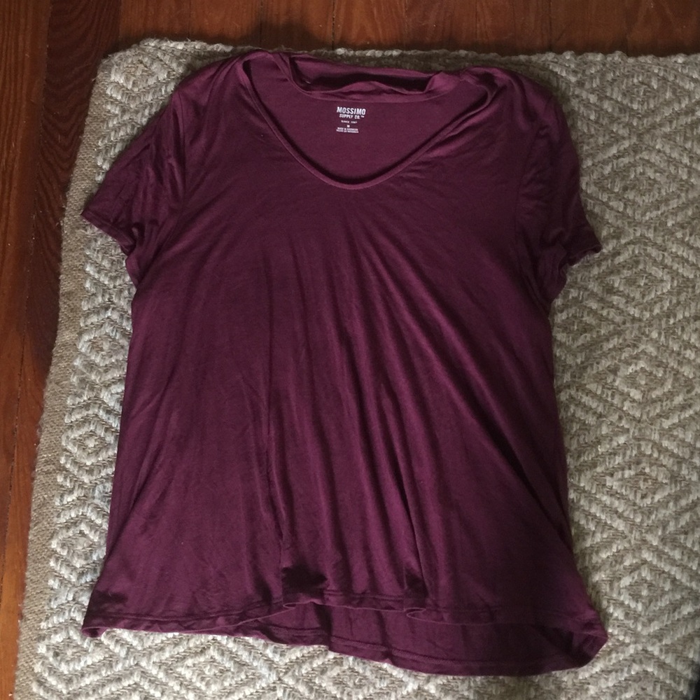 T-shirt with v cut out